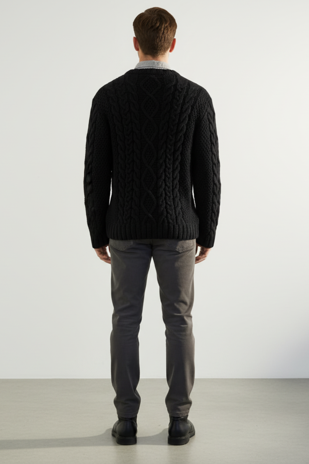 Men’s Oversized Chunky Cable Knit Sweater - Substantial Texture and Cold-Weather Warmth
